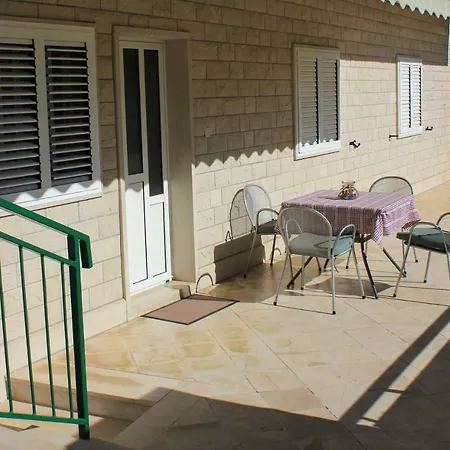 Apartman Pino *