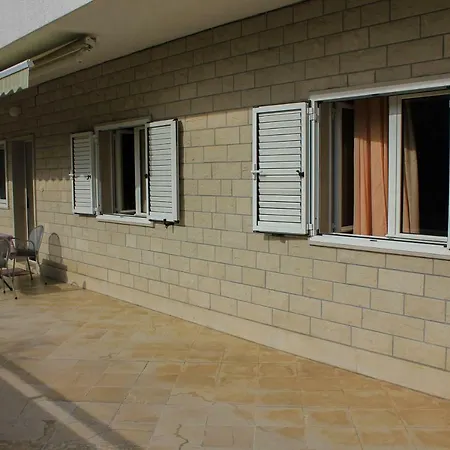 Pino Apartman Makarska